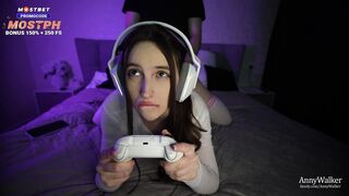 Gamer’s Stepsister Sucks Dick And Rides – Anny Walker